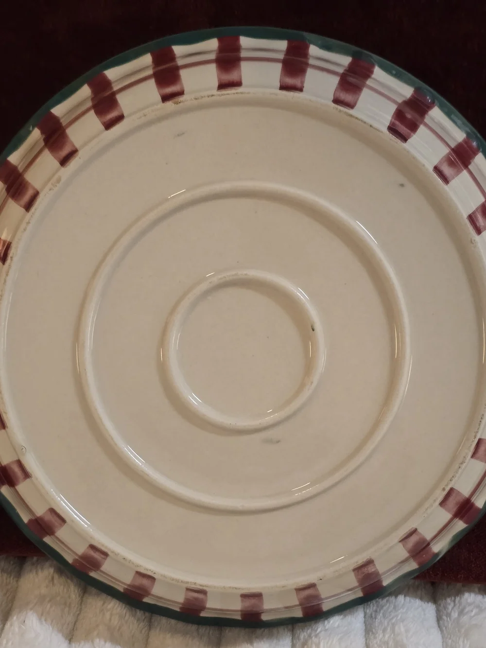 Cottagecore Fall / Christmas Red Checked Ceramic Pie Pan Green Ruffled Rim 10.5